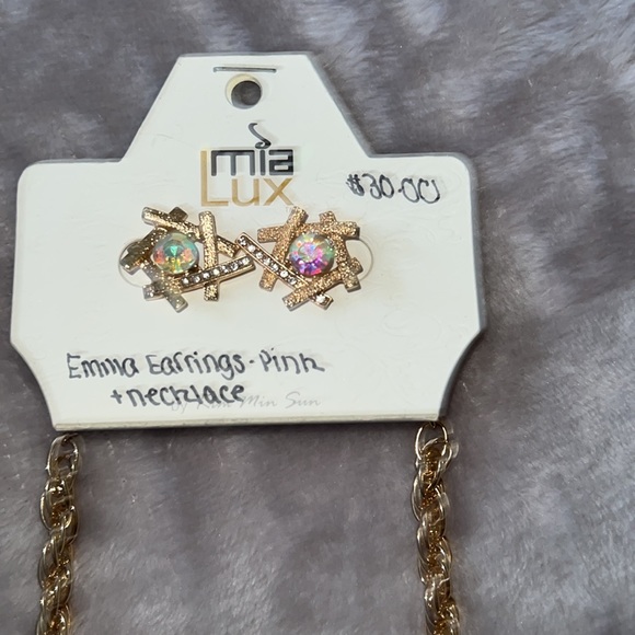 Brand New Statement necklace + matching earrings - Picture 3 of 6